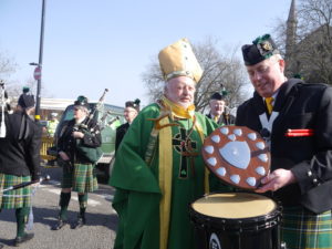 Ian Grant with The Pipe Major Frank Brennen Shield